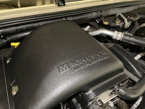 Used 2011 Jeep Wrangler Unlimited Rubicon w/ Connectivity Group AWD/4WD image 15