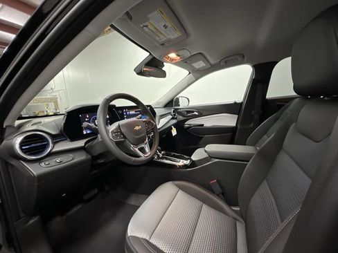 New 2026 Chevrolet Trax LT w/ LT Convenience Package FWD image 10
