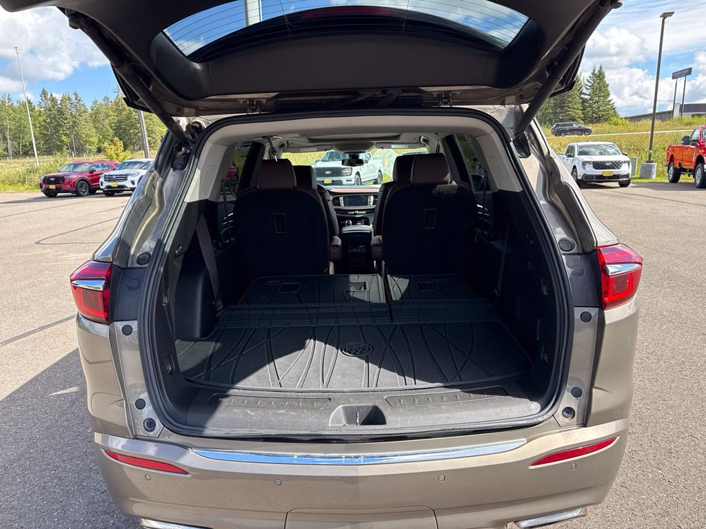 Used 2020 Buick Enclave Avenir w/ Avenir Technology Package AWD/4WD image 5