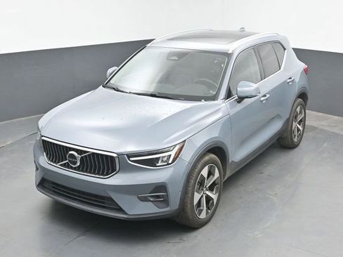 Used 2023 Volvo XC40 B4 Ultimate FWD image 21