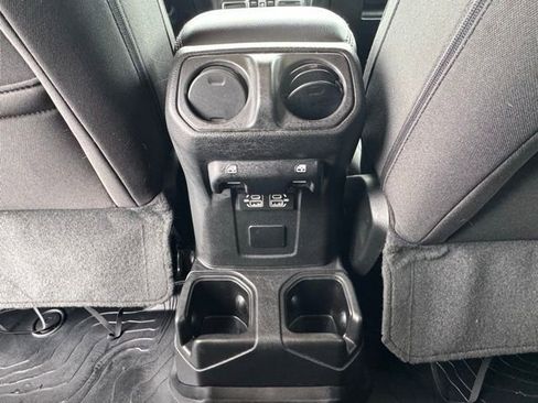 Used 2022 Jeep Gladiator Overland w/ Cold Weather Group image 18