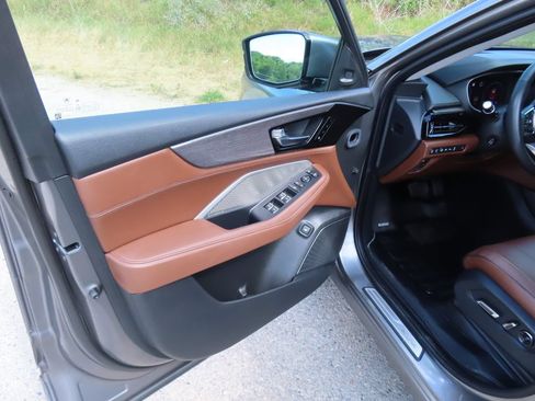 Used 2024 Acura MDX SH-AWD w/ Advance Package image 29