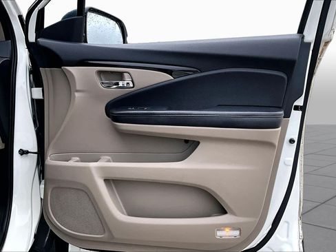 Used 2016 Honda Pilot Touring image 23