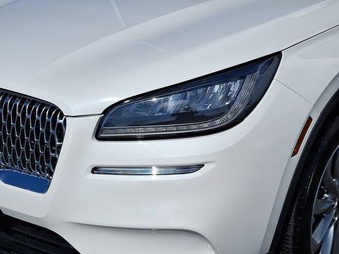 Used 2022 Lincoln Corsair AWD w/ Premium Package image 10