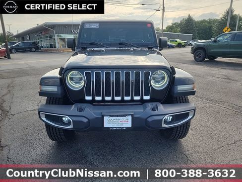 Used 2018 Jeep Wrangler Unlimited Sahara AWD/4WD image 3