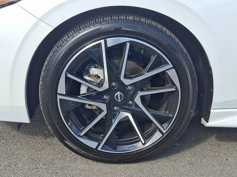 Used 2025 Nissan Sentra SR w/ SR Premium Package image 8