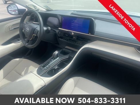 Used 2023 Toyota Crown Limited image 16