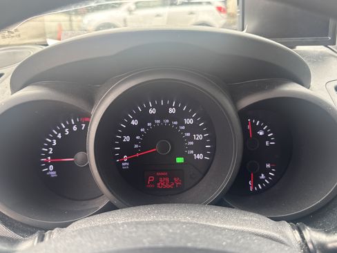 Used 2013 Kia Soul FWD image 9