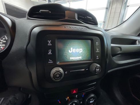 Used 2015 Jeep Renegade Latitude w/ Popular Equipment Group FWD image 17