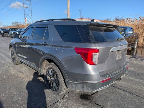 Used 2023 Ford Explorer XLT w/ Equipment Group 202A image 6
