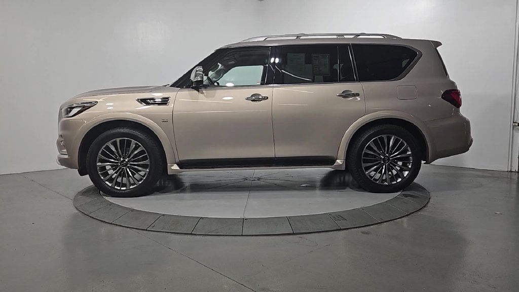 Used 2018 INFINITI QX80 4WD w/ Deluxe Technology Package image 2
