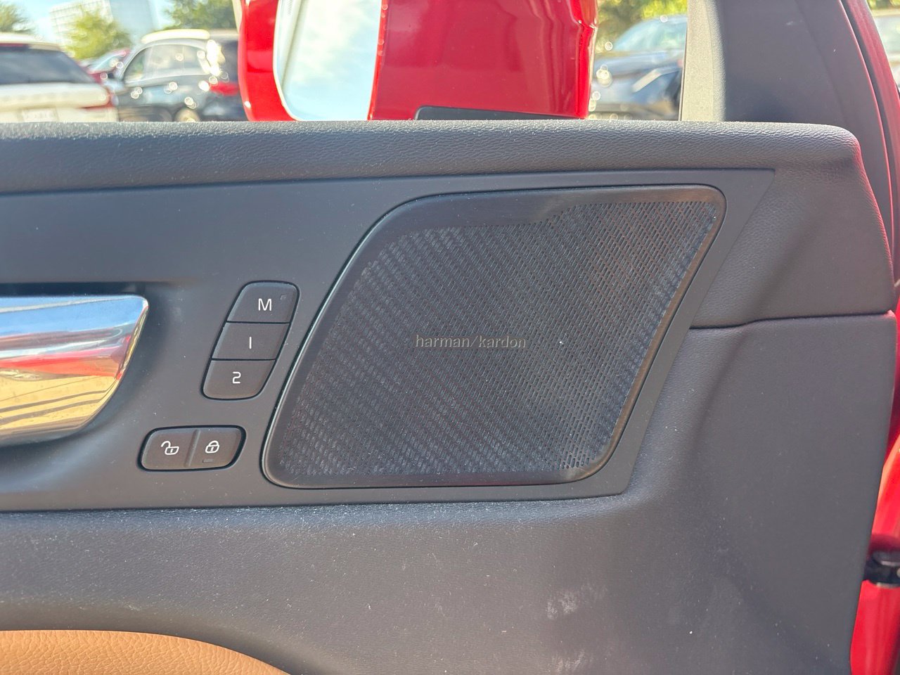 Used 2019 Volvo XC60 T5 Momentum w/ Multimedia Package FWD image 16