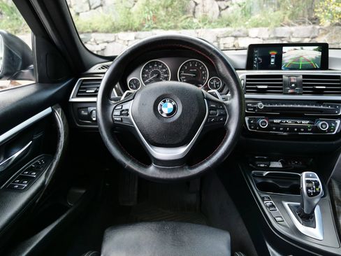 Used 2017 BMW 330i xDrive Sedan w/ Premium Package AWD/4WD image 25