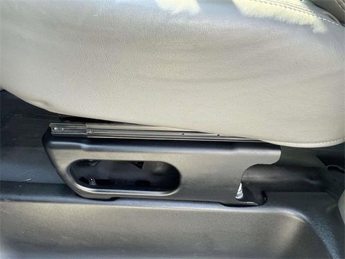 Used 2022 Chevrolet Express 2500 w/ Driver Convenience Package image 13