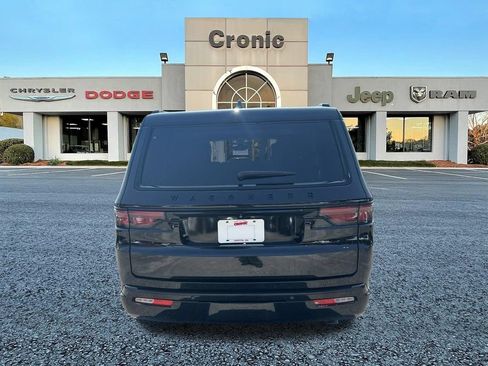 Used 2024 Jeep Wagoneer Series II w/ Convenience Group I AWD/4WD image 4