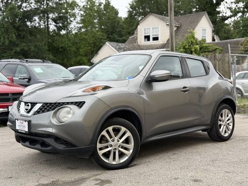 Used 2016 Nissan Juke S FWD image 2