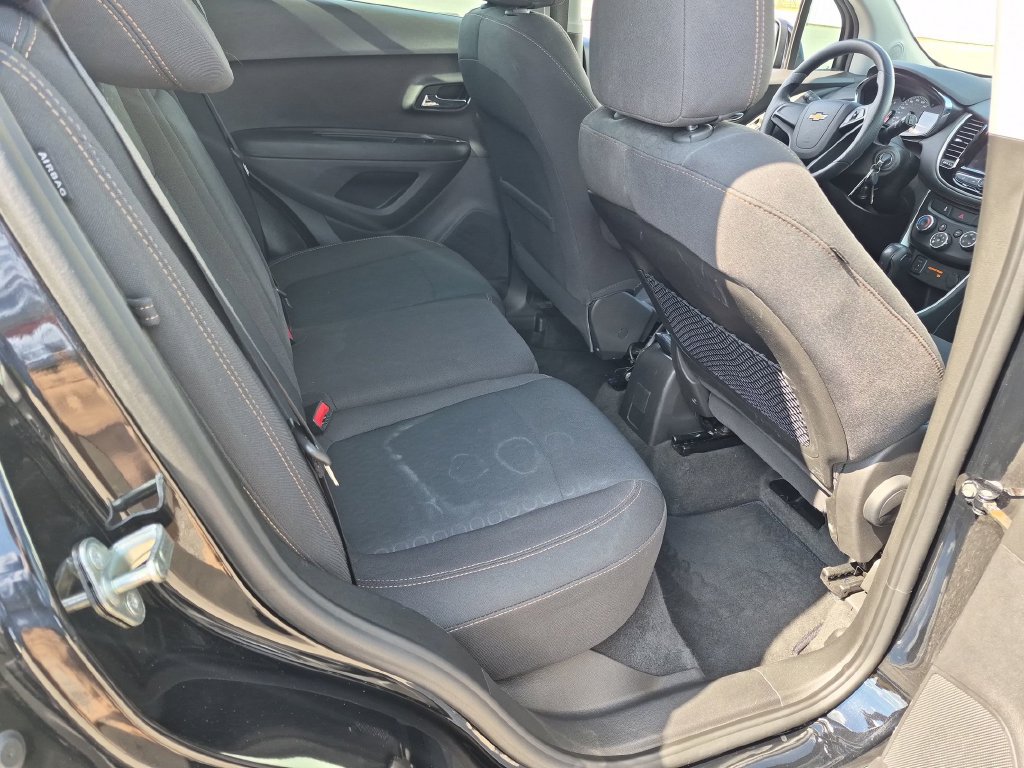 Used 2020 Chevrolet Trax LS FWD image 28