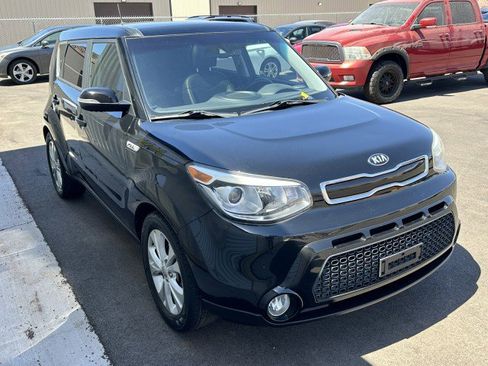 Used 2016 Kia Soul ! w/ Premium Package FWD image 4