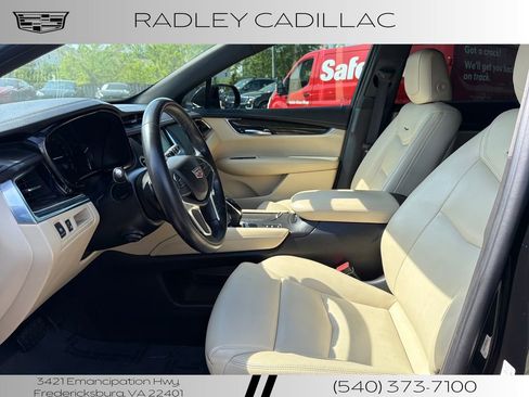 Used 2018 Cadillac XT5 AWD image 3