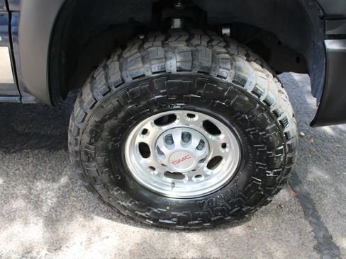 Used 2005 GMC Sierra 2500 SLE w/ Heavy-Duty Power Package AWD/4WD image 46