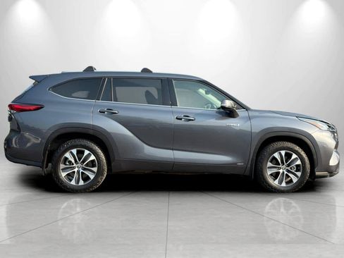Used 2020 Toyota Highlander XLE AWD/4WD image 8