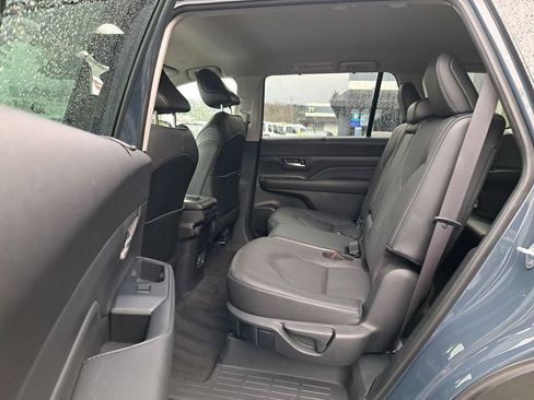 Used 2024 Toyota Grand Highlander XLE image 13