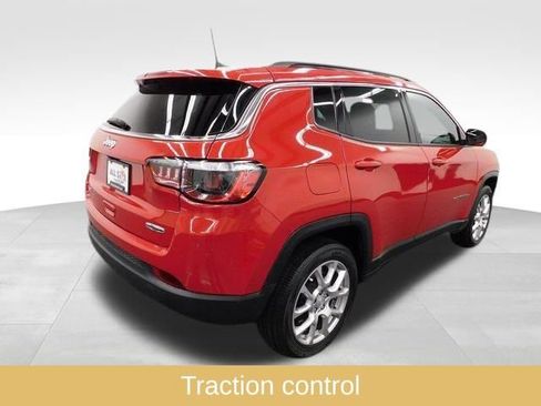 Used 2023 Jeep Compass Latitude image 14