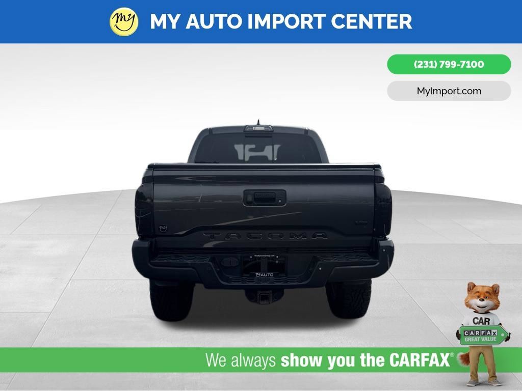 Used 2018 Toyota Tacoma TRD Sport AWD/4WD image 6
