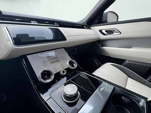 Used 2019 Land Rover Range Rover Velar R-Dynamic SE image 41