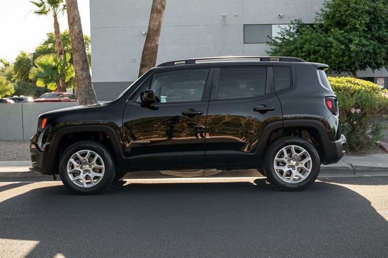 Used 2017 Jeep Renegade Latitude w/ Popular Equipment Group AWD/4WD image 2