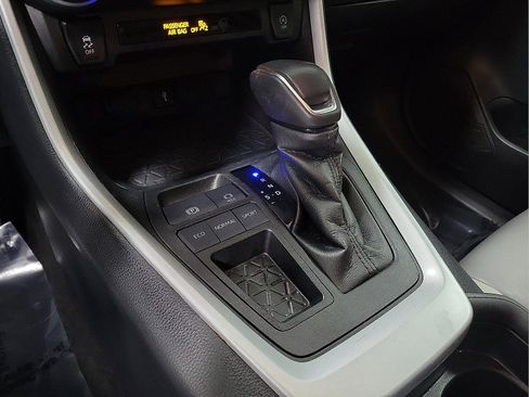 Certified 2021 Toyota RAV4 XLE Premium image 18