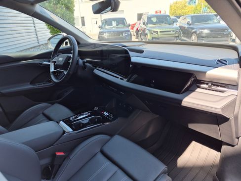 Used 2025 Audi Q6 e-tron Premium Plus w/ Premium Plus AWD/4WD image 29