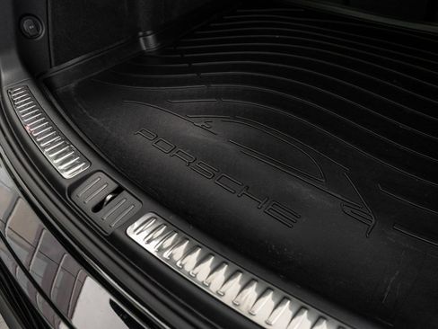 Certified 2025 Porsche Macan image 28