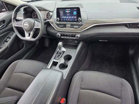 Used 2025 Nissan Altima 2.5 SV FWD image 16