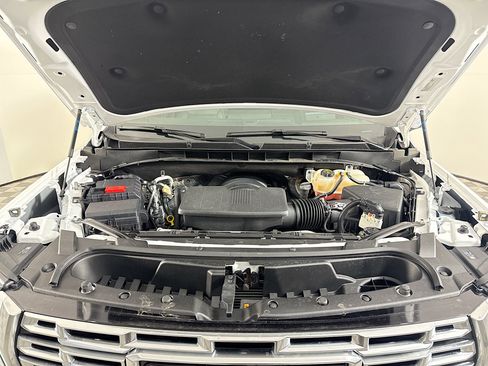 Used 2025 GMC Yukon Denali RWD image 39