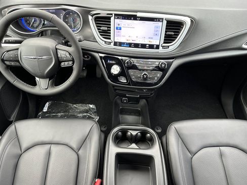 New 2026 Chrysler Pacifica Select image 16