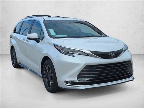 New 2026 Toyota Sienna Platinum image 3