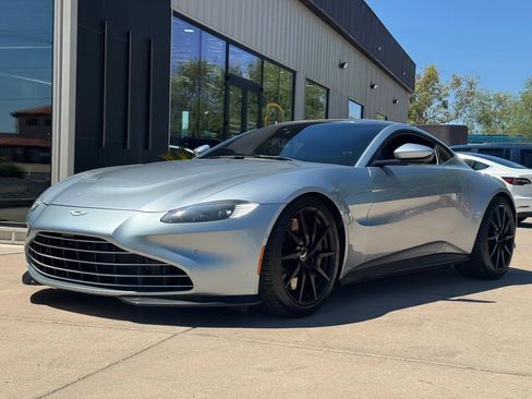 Used 2019 Aston Martin V8 Vantage Coupe RWD image 2