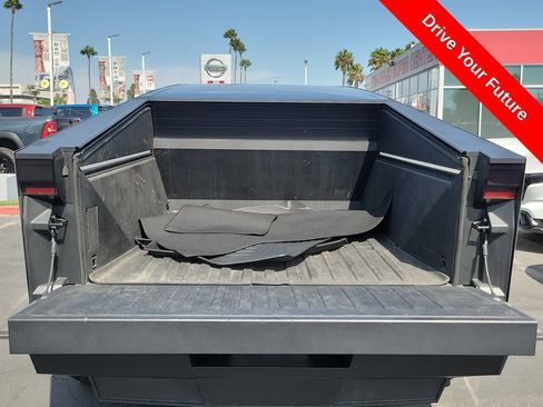 Used 2024 Tesla Cybertruck AWD Crew Cab image 21