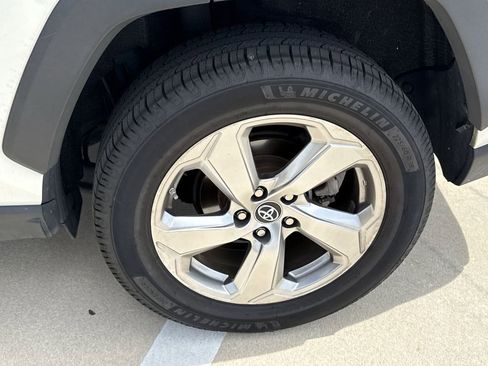 Used 2019 Toyota RAV4 Limited w/ Carpet Mat Package AWD/4WD image 31