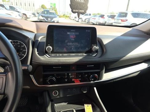 Used 2023 Nissan Rogue S AWD/4WD image 17