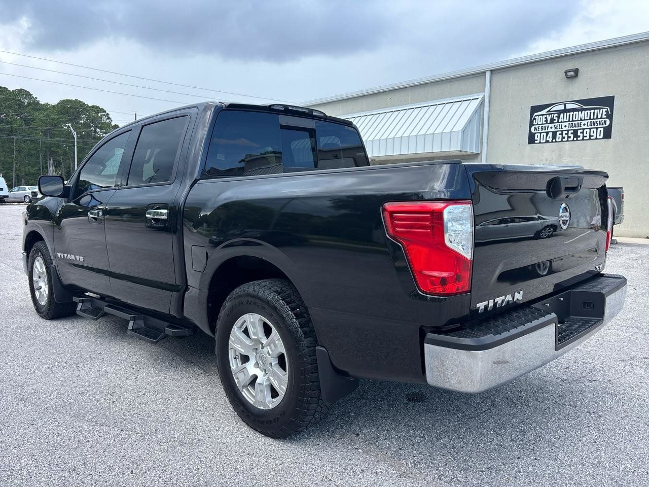 Used 2018 Nissan Titan SV RWD image 9