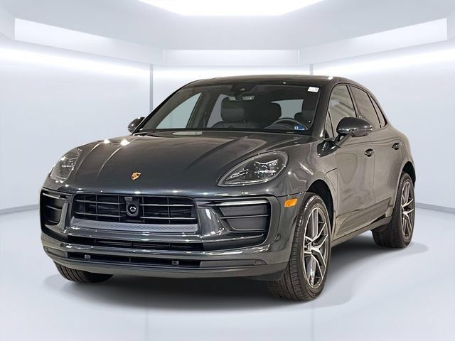 Certified 2025 Porsche Macan AWD/4WD image 1