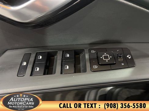 Used 2023 Kia Niro EX Touring image 18