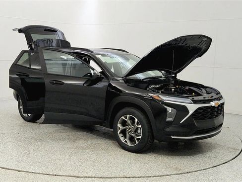 New 2026 Chevrolet Trax LT w/ Driver Confidence Package image 9