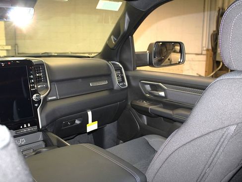 New 2026 RAM 1500 4x4 Crew Cab image 32