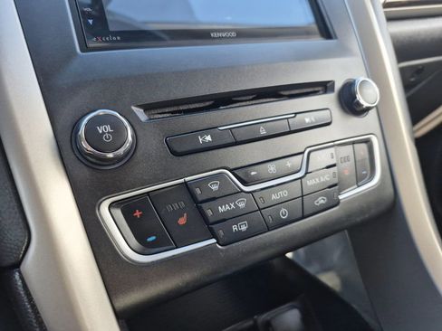 Used 2016 Ford Fusion SE w/ Equipment Group 202A image 23