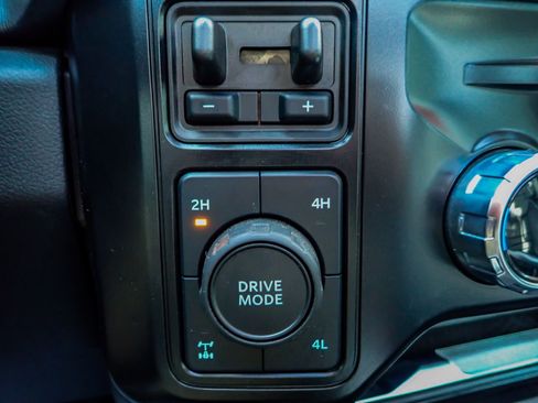 Used 2025 Ford F250 Platinum image 17