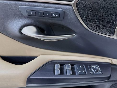 Used 2021 Lexus ES 300h w/ Premium Package image 17