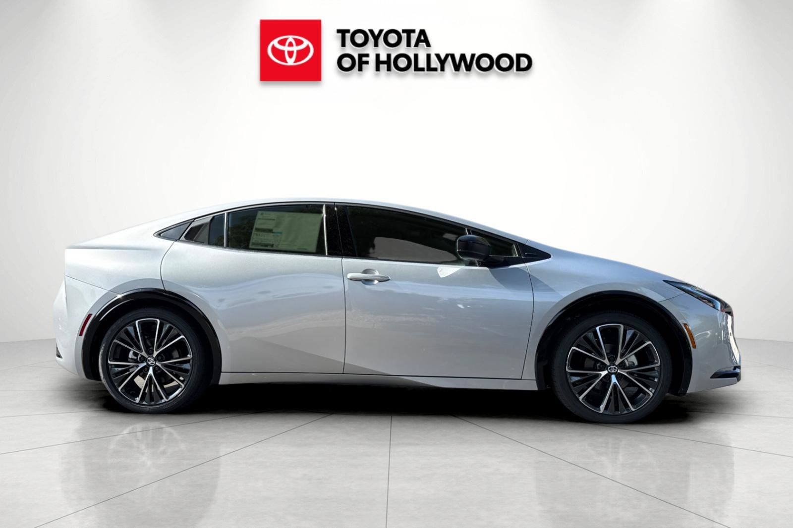 New 2027 Toyota Prius XLE FWD image 3